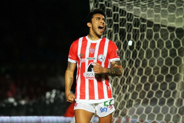 Edson Puch grita tras marcar un tanto al Veracruz