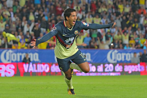 Domínguez celebra un gol con el América