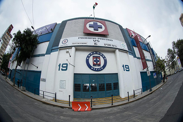 Imagen de la puerta principal del Estadio Azul