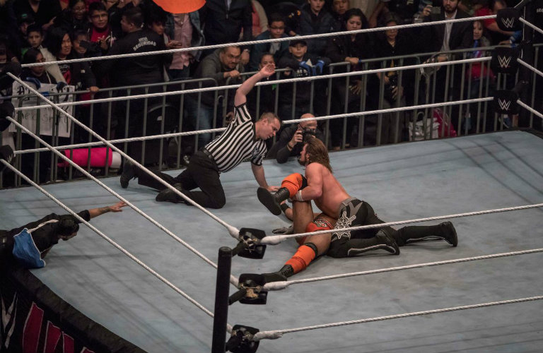 AJ Styles, a punto de vencer a Jinder Mahal