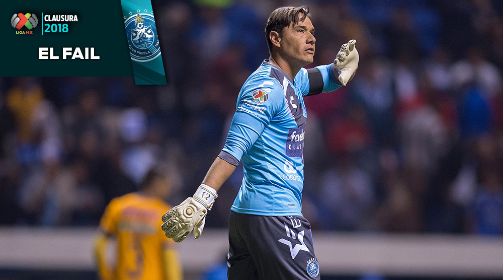 Moisés Muñoz lamenta error durante el juego contra Tigres