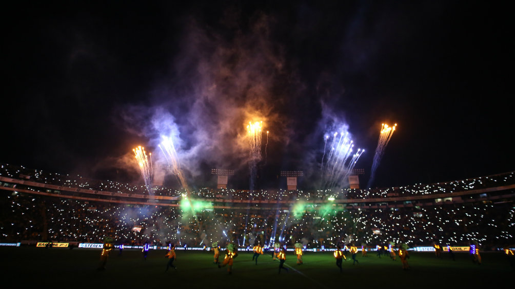 El Estadio Universitario vivió una fiesta antes el partido