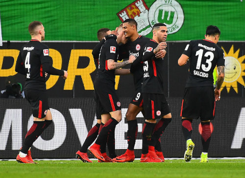 Eintracht Frankfurt celebra un gol contra el Wolfsburg