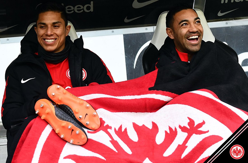 Salcedo y Fabián ríen previo a un juego del Frankfurt
