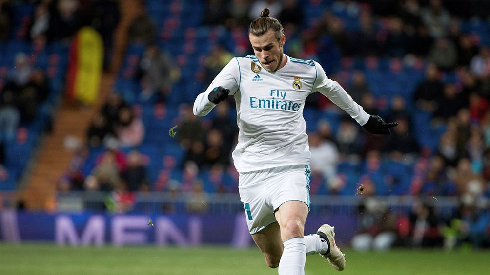 Gareth Bale controla el balón en un juego del Real Madird