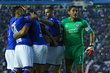 Cruz Azul festeja empate con Pumas