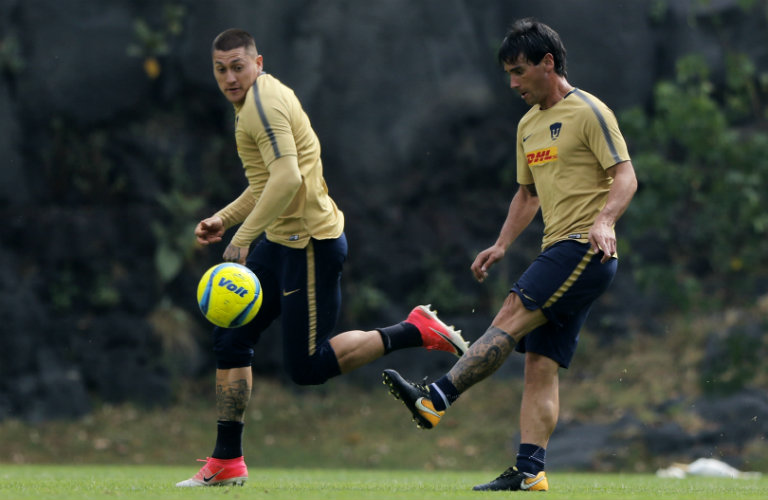 Nico y Alustiza, durante un entrenamiento con Pumas
