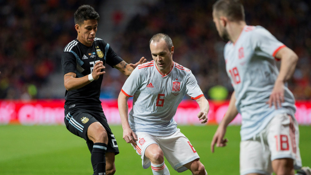 Iniesta disputa un amistoso con la Selección de España