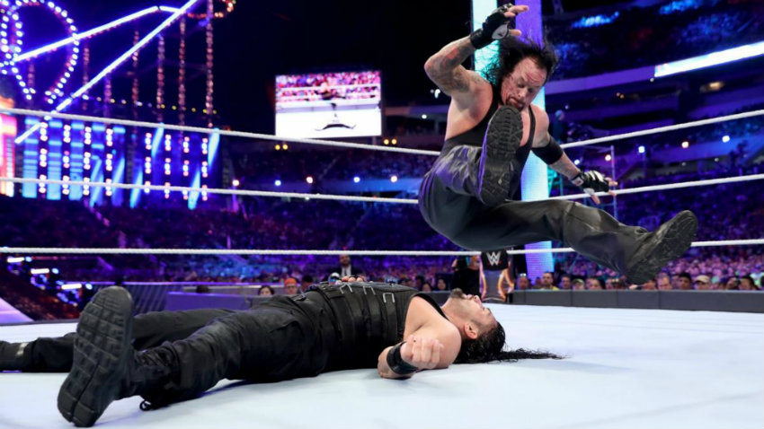 The Undertaker aplica guillotina sobre Roman Reigns 