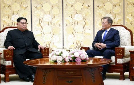 Kim Jong Un y Moon Jae-in durante la reunión