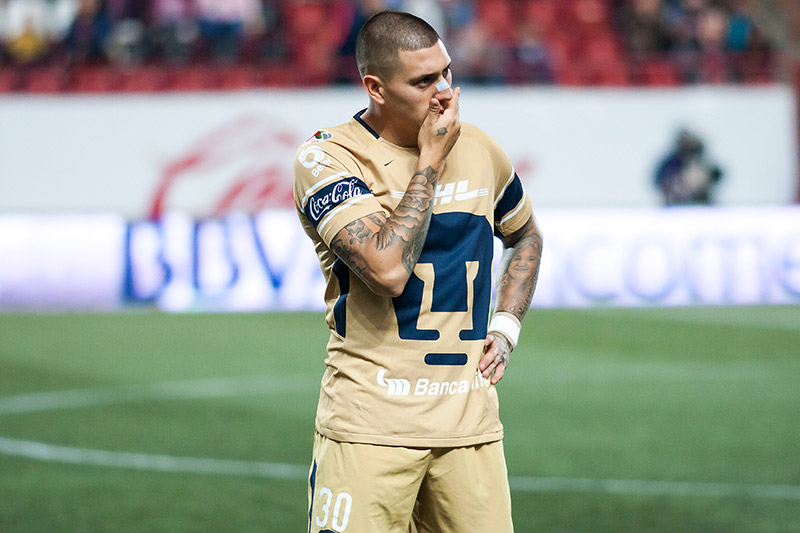 Nicolás Castillo lamenta una acción durante el Clausura 2018