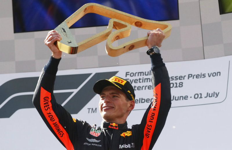 Verstappen levanta el trofeo del GP de Austria