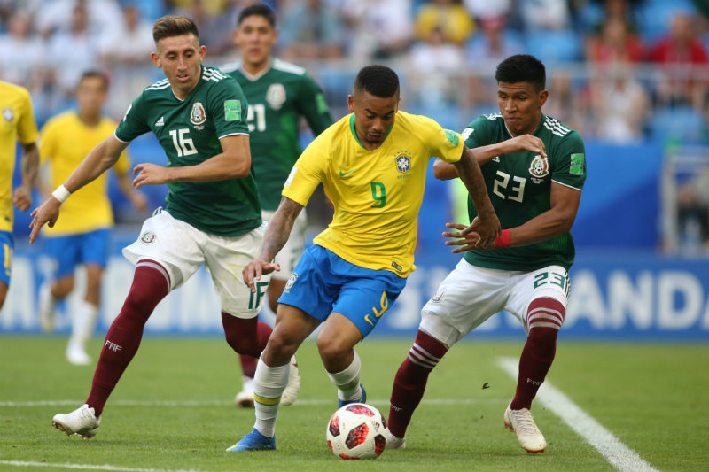 Selección Mexicana en acción durante duelo contra Brasil