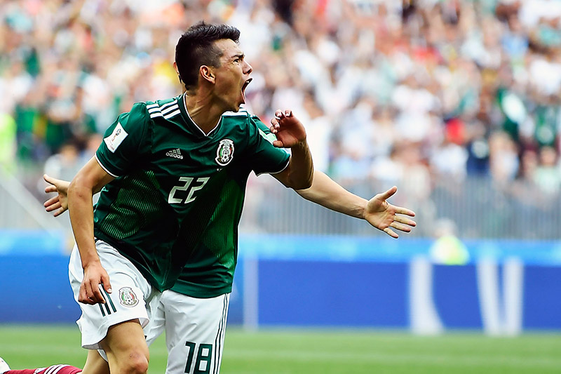 Lozano celebra un gol en la Copa del Mundo con el Tri