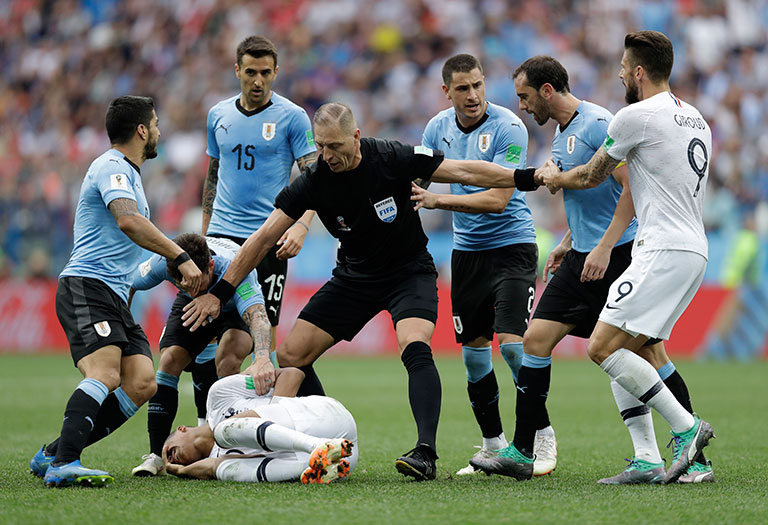 Pitana dirigió de buena forma las acciones en el duelo Uruguay vs Francia