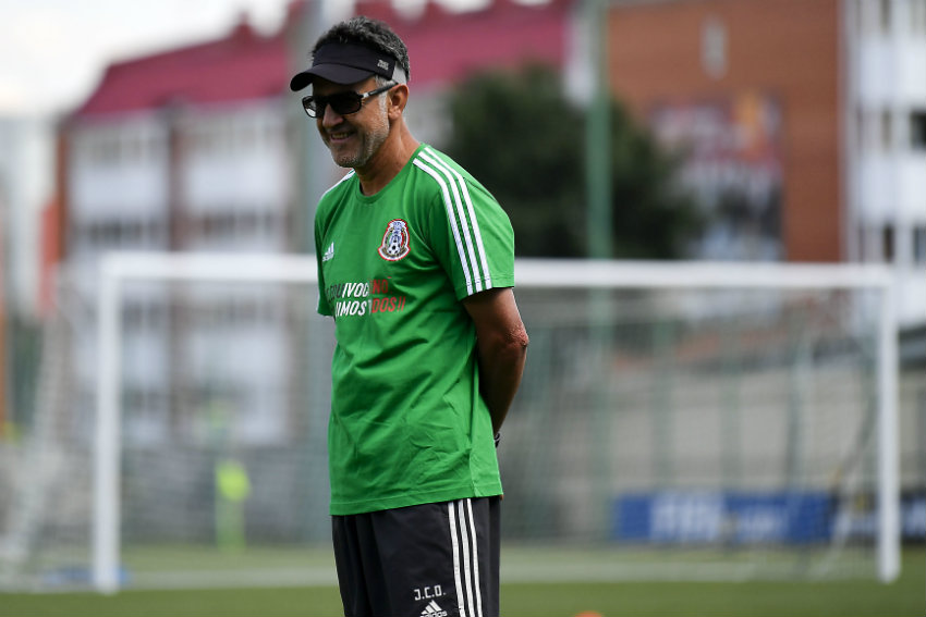 Osorio observa el entrenamiento de la Selección Mexicana 