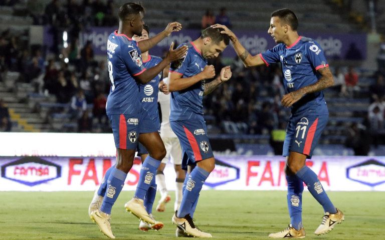 Celso Ortíz festeja gol con Monterrey