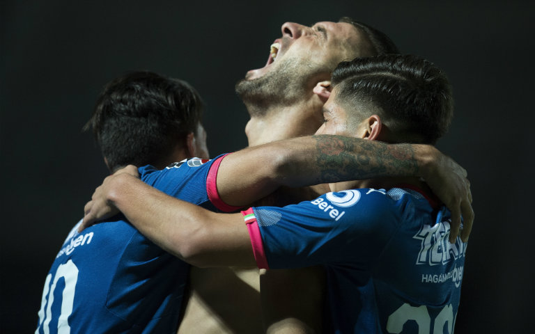 Rayados festeja gol de Nicolás Sánchez