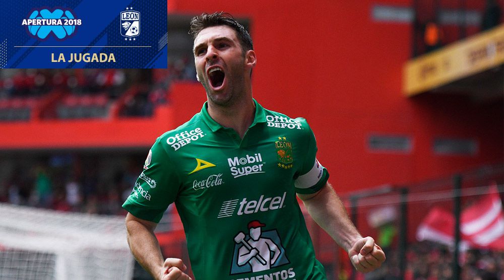 Mauro Boselli festeja gol contra Toluca