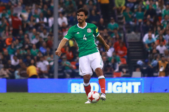 Alanís, durante un partido de la Selección Mexicana