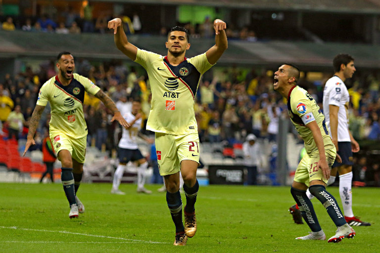 Henry Martín celebra gol con las Águilas
