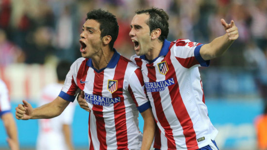 Jiménez y Godín festejan en el Atlético de Madrid