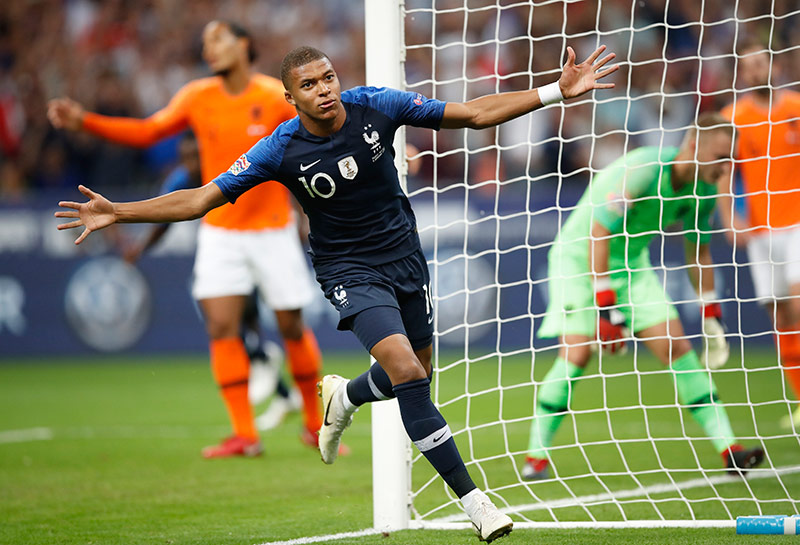 Mbappé celebra su gol ante la Naranja Mecánica en el Stade de France