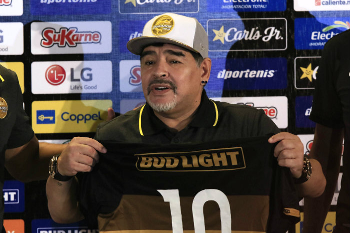 Maradona durante su presentación con Dorados