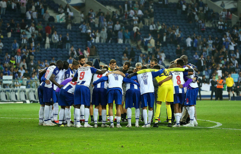 Jugadores y cuerpo técnico del Porto se reúnen previo a su duelo