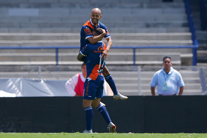 Acuña celebra un gol contra Pumas