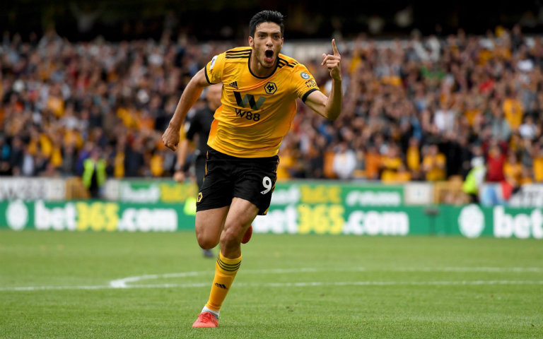 Raúl Jiménez celebra gol con el Wolves