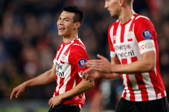 Lozano festeja gol del PSV