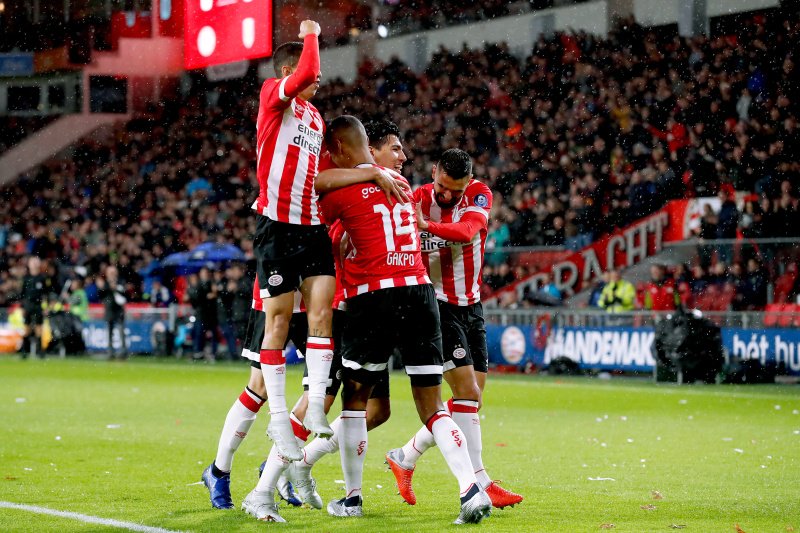 PSV festejando el gol de Mauro 