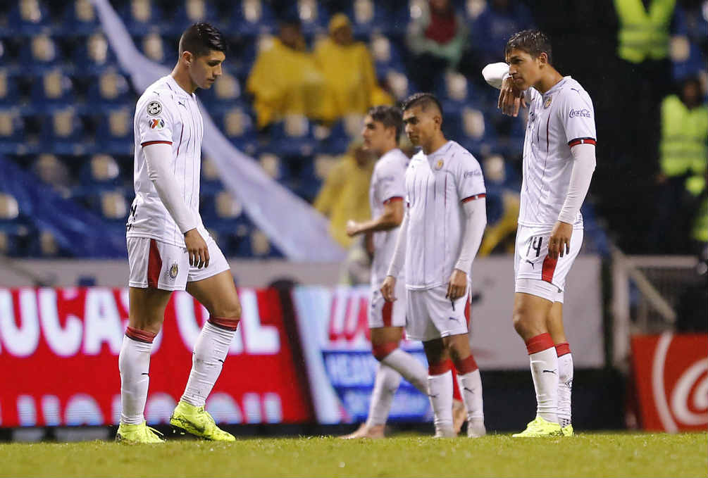 Jugadores de Chivas lamentan el resultado vs Puebla