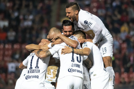 Pumas celebra gol contra Xolos