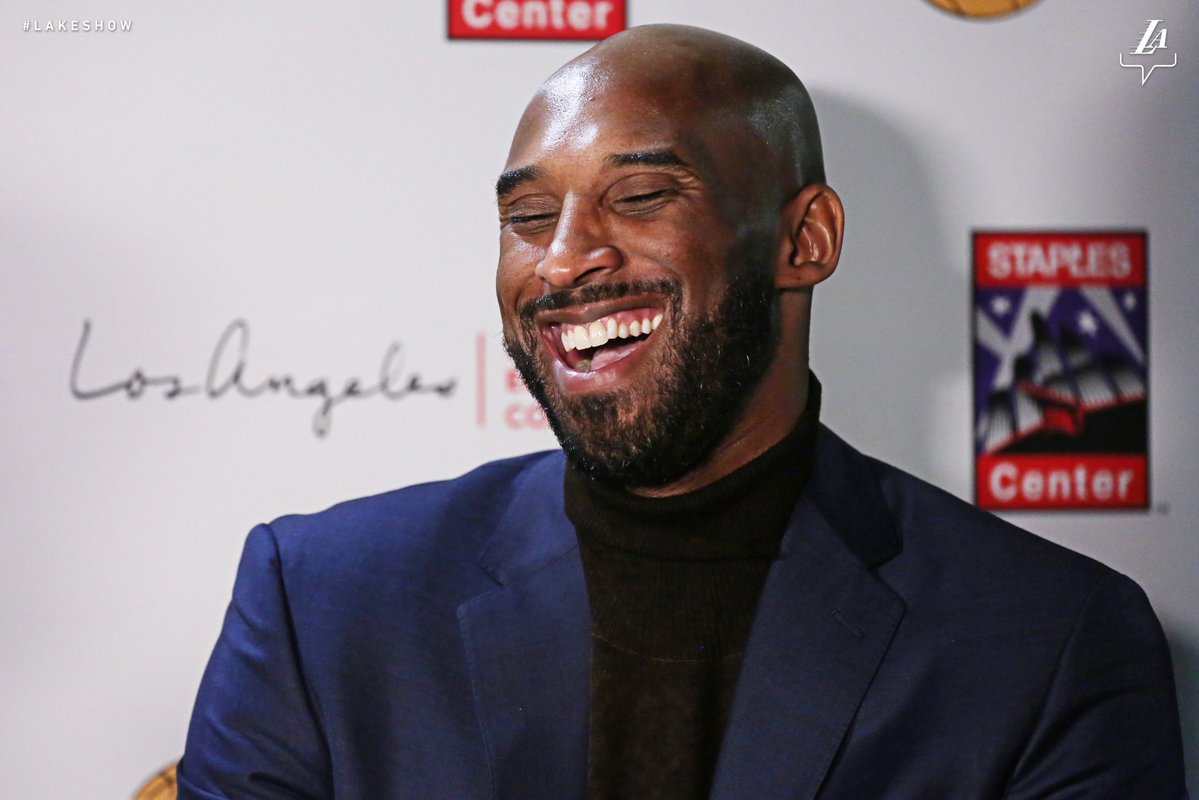 Kobe Bryant ríe en el Lakers All-Access