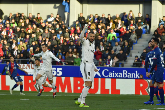 Benzema festeja gol de Bale