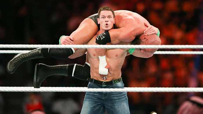 Cena aplica un Ajuste de Actitud contra Triple H