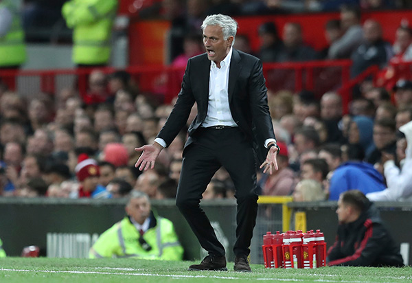 Mourinho muestra desesperación en juego del Manchester 