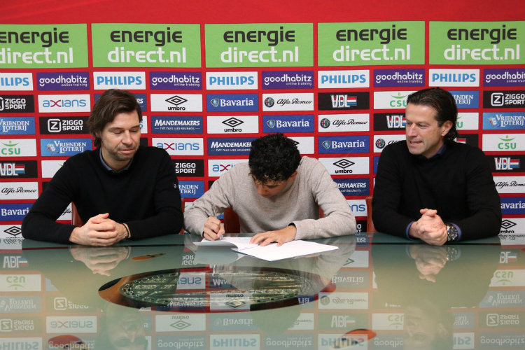 Richard Ledezma firma contrato con el PSV