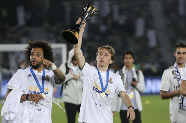 Luka Modric levanta el trofeo del Mundial de Clubes
