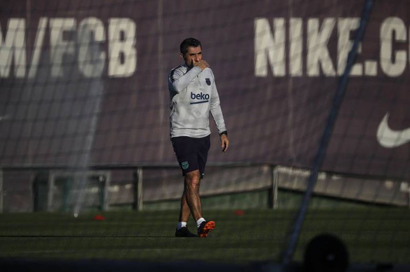 Valverde, en un entrenamiento del Barcelona