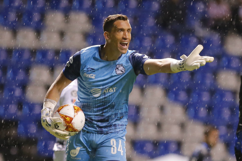 Nicolás Vikonis lanza un grito en un juego del Puebla en el A2018