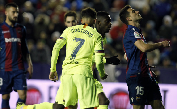 Coutinho festeja gol contra el Levante