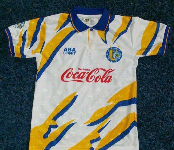 Este fue el uniforme de visitante de Tigres de la Temporada 1995-1996