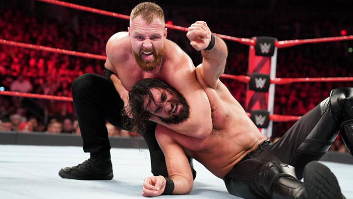 El Linático le aplica un candado a Rollins