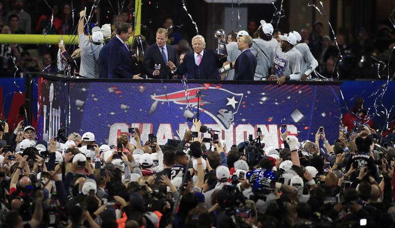 Kraft celebra título del Super Bowl LIII