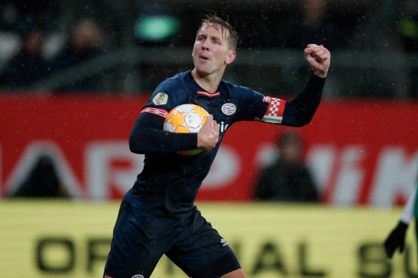 De Jong festeja gol con el PSV