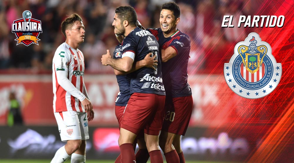 Chivas celebra gol ante Necaxa