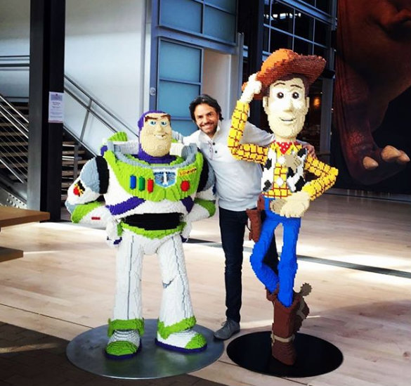 Eugenio Derbez con Woody y Buzz Light Year